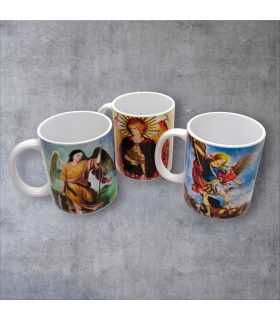 tazas decoradas con arcángeles y oración.